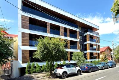 Apartament cu 3 camere decomandat în Băneasa