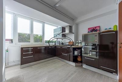 Apartament cu 4 camere în Calea Călărașilor