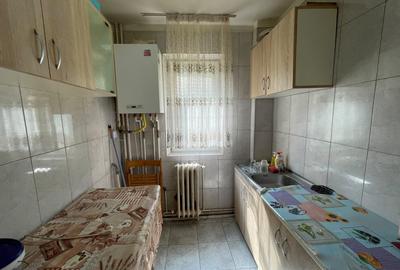 Apartament cu 3 camere semidecomandat în Păcurari
