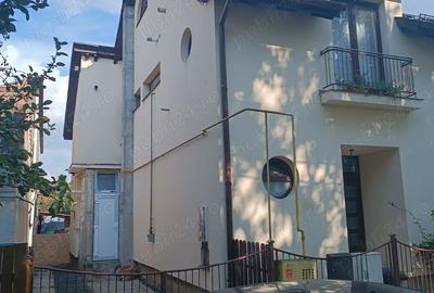 Casă cu Teren 885 Mp în Plopi - 3
