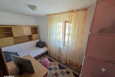 Apartament cu 3 camere în Petrișor