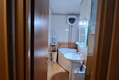 Garsonieră decomandată în Apărătorii Patriei