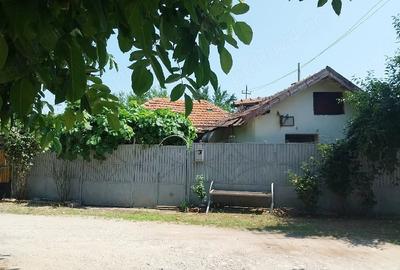 Casă cu Teren 691 Mp în Leu