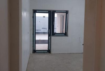 Casă cu 3 camere cu Teren 500 Mp în Dumești