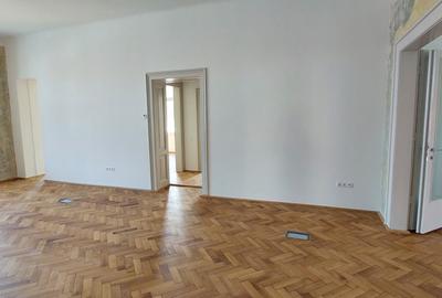 Casă cu 10 camere cu Canalizare în Ultracentral - 16
