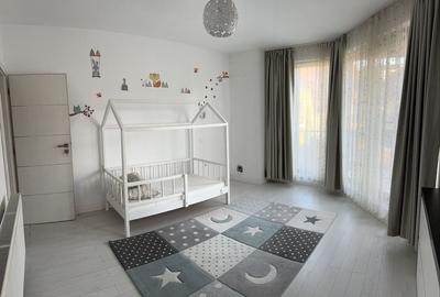 Casă cu 4 camere cu Teren 250 Mp în Central