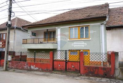 Casă individuală cu 4 camere cu Canalizare în Central - 2