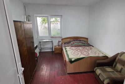 Casă individuală cu 6 camere cu Canalizare în Colentina