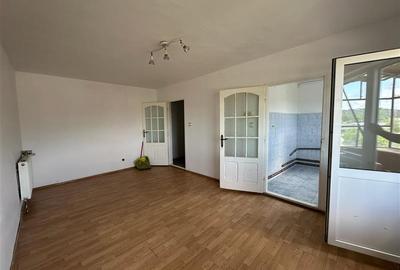 Apartament cu 2 camere semidecomandat în Mociur