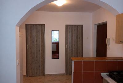 Apartament cu 2 camere semidecomandat în Berceni