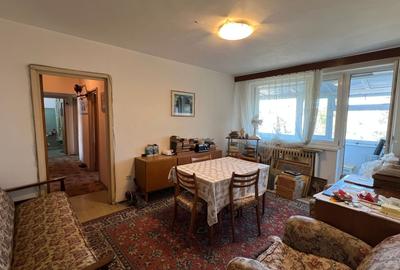 Apartament cu 4 camere semidecomandat în Gorjului