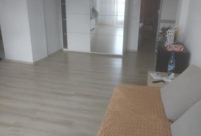 Apartament cu 4 camere decomandat în P-ța Unirii
