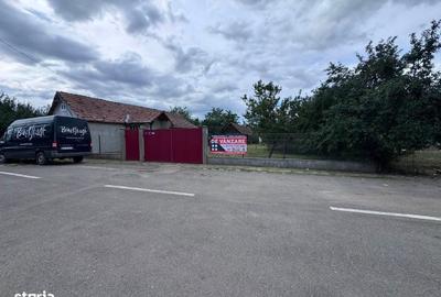 Casă cu 3 camere decomandat în Central