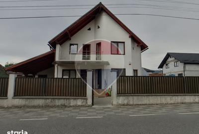 Casă cu 4 camere cu Teren 622 Mp în Bârsana