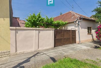 Casă individuală cu 3 camere cu Canalizare în Pârneava
