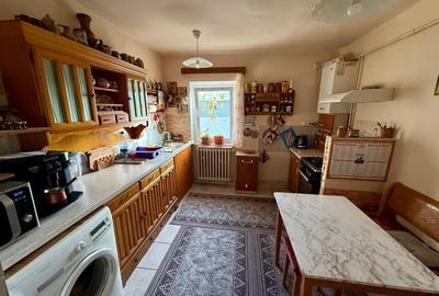 Apartament cu 3 camere decomandat în Lenin