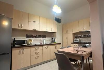 Apartament cu 3 camere decomandat, mobilat în Ultracentral