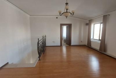 Casă individuală cu 7 camere cu Canalizare în Tomis II - 9