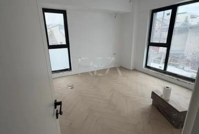 Apartament cu 3 camere semidecomandat în Central - 2