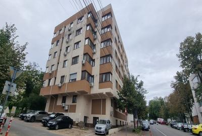 Apartament cu 3 camere în Tătărași