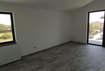 Casă cu 4 camere cu Teren 378 Mp în Malu Mare - 6
