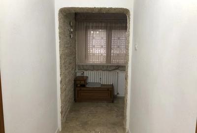 Apartament cu 4 camere decomandat în Central - 1