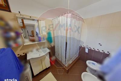 Casă cu 4 camere cu Teren 1439 Mp în Central - 2