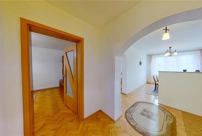 Apartament cu 4 camere decomandat, mobilat în Tractorul - 7