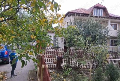 Casă cu Teren 600 Mp în Central - 2