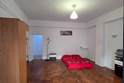 Apartament cu 4 camere decomandat în Central