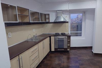 Apartament cu 4 camere decomandat în Libertății - 8
