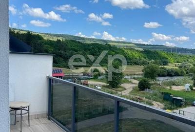 Apartament cu 2 camere semidecomandat, mobilat în Florești
