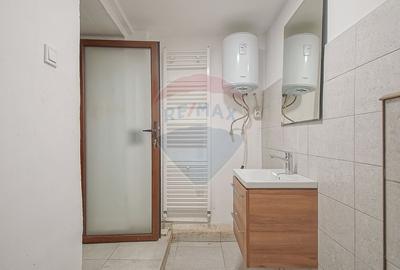 Casă cu 7 camere cu Teren 450 Mp în Central - 22