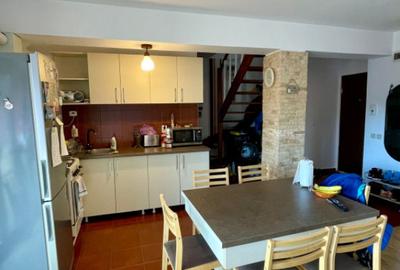 Apartament cu 3 camere semidecomandat în Câmpului