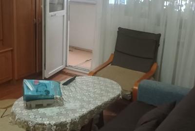 Apartament cu 2 camere semidecomandat în Craiovița Nouă