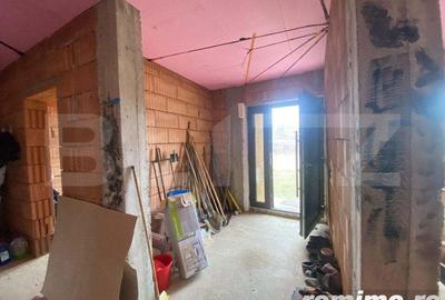 Casă cu 5 camere cu Teren 2100 Mp în Central - 2