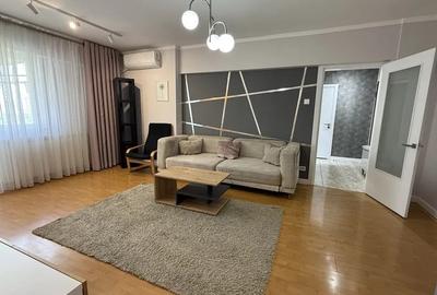 Apartament cu 2 camere semidecomandat în Văcăresti