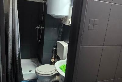 Garsonieră decomandată în Titan