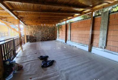 Casă cu 3 camere cu Teren 300 Mp în Central