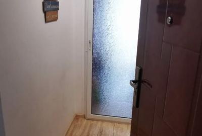 Apartament cu 2 camere semidecomandat în Olteniței