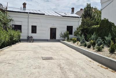 Casă individuală cu 2 camere cu Teren 200 Mp în Universitate