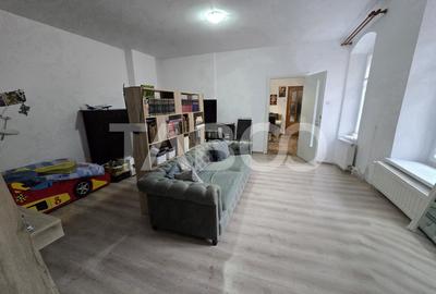Apartament cu 2 camere nedecomandat, mobilat în Ultracentral