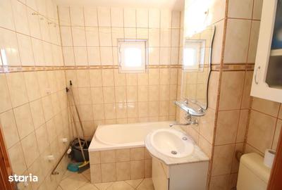 Apartament cu 3 camere decomandat în Micro 17