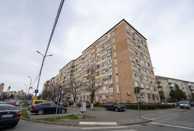 Apartament cu 4 camere decomandat, mobilat în Decebal