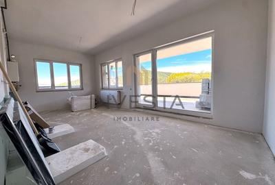 Apartament cu 3 camere semidecomandat în Florești