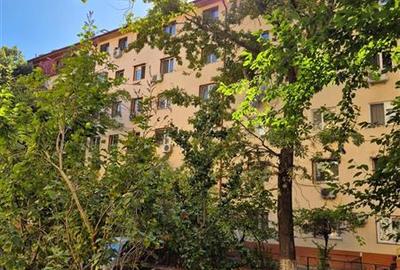 Apartament cu 2 camere semidecomandat în Brâncoveanu