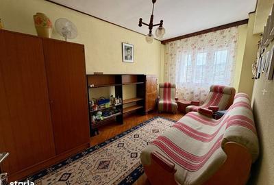 Apartament cu 4 camere decomandat în Florești