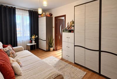 Apartament cu 2 camere semidecomandat, mobilat în Săsar