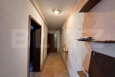 Apartament cu 3 camere semidecomandat în Cetate