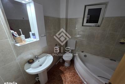 Apartament cu 3 camere decomandat în Cetății